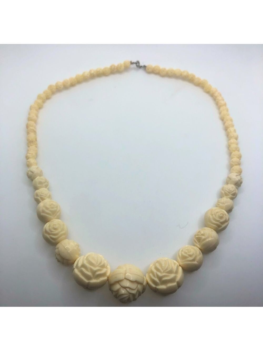 VTG Floral Molded Roses Plastic Graduated Bead Ivory / Cream Color Necklace 22”